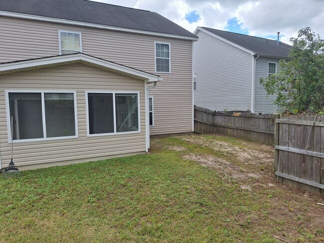 Building Photo - Wonderful Four Bedroom Home Located in Northeast Columbia!