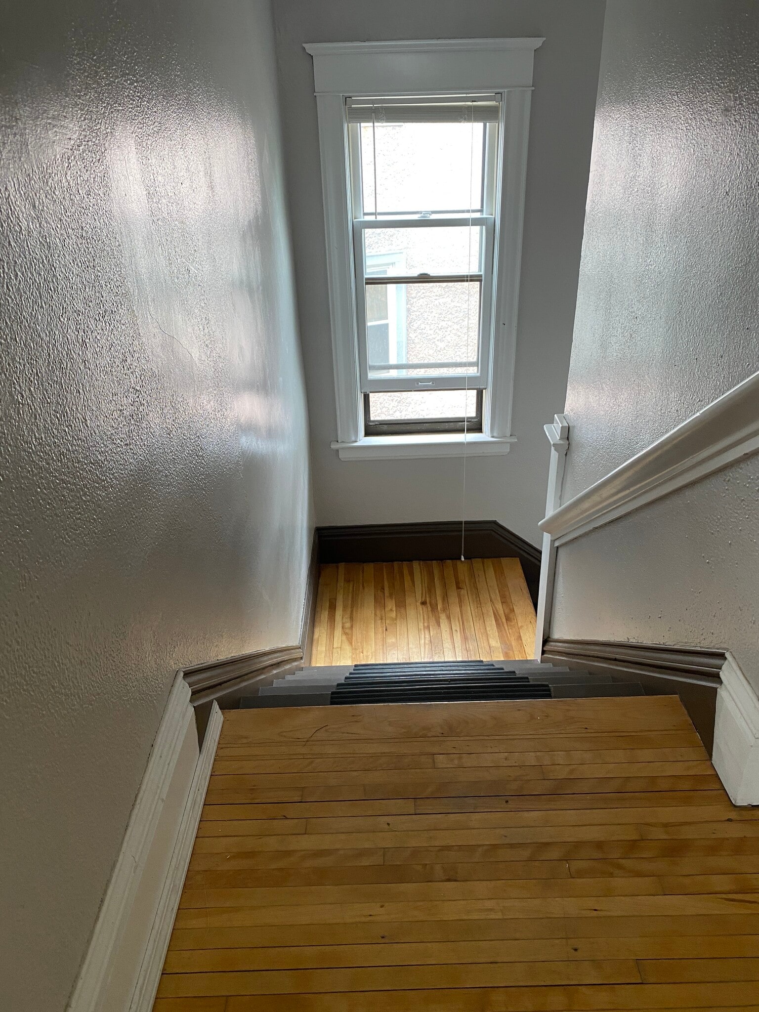 stairwell to front door - 3228 3rd Ave S