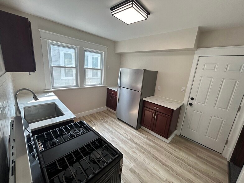 Building Photo - 473 Colvin Ave