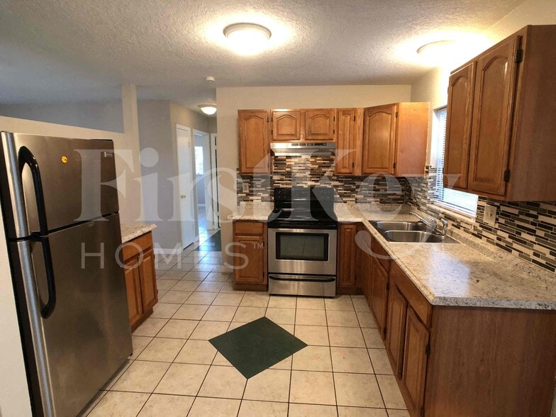 Building Photo - 3252 Peterborough St