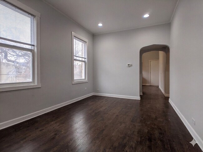 Building Photo - 2257 W Hirsch St