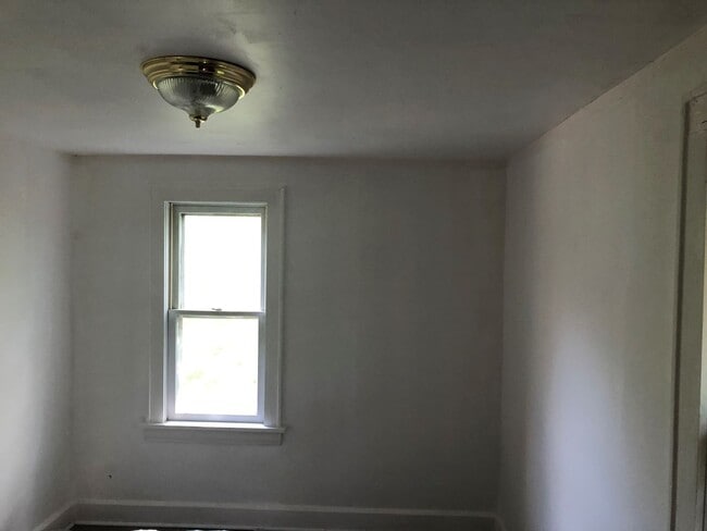 Building Photo - Spacious 3-Bedroom Home for Lease Goodyear...