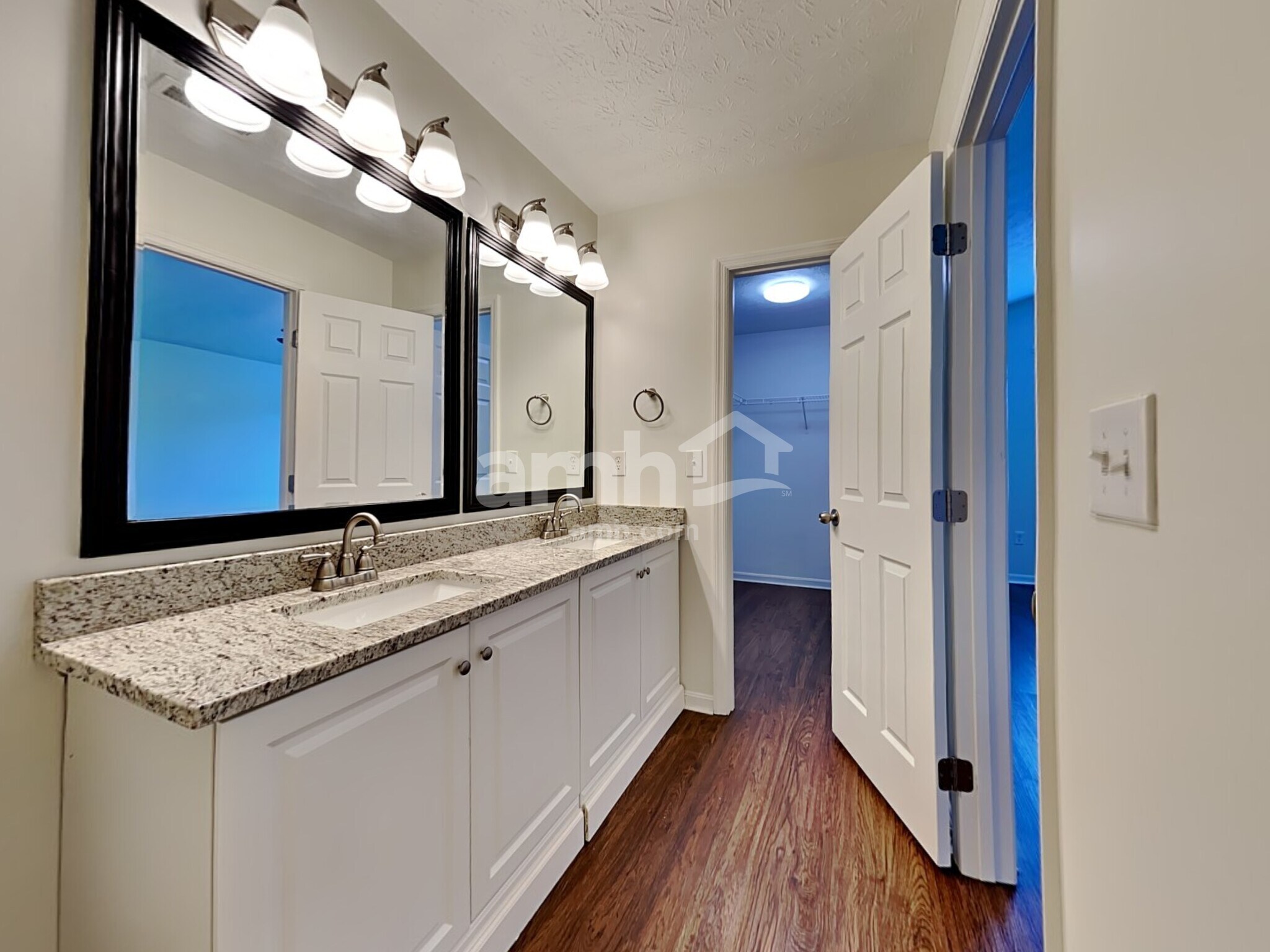 Building Photo - 216 Heftner Cir