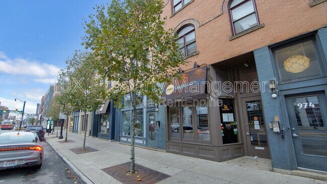 Building Photo - 978 N High St