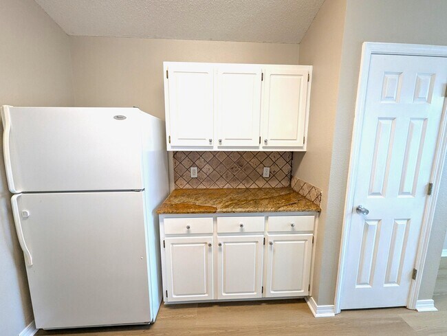 Building Photo - 9451 Pine Lily Ct