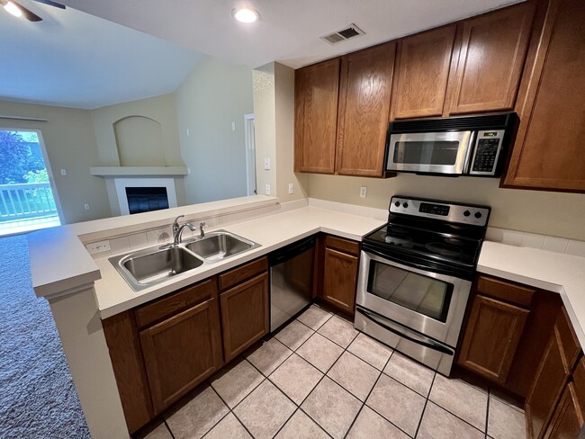 Building Photo - 5225 White Willow Dr