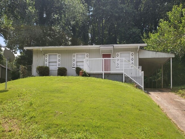 Building Photo - COMING SOON: Fantastic 3/1 Bungalow Near Langford Park - Housing Vouchers Accepted