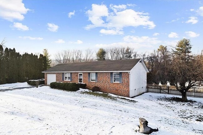 Building Photo - 126 Upshur Dr