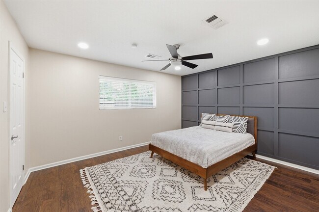 Building Photo - 8526 Cedel Dr