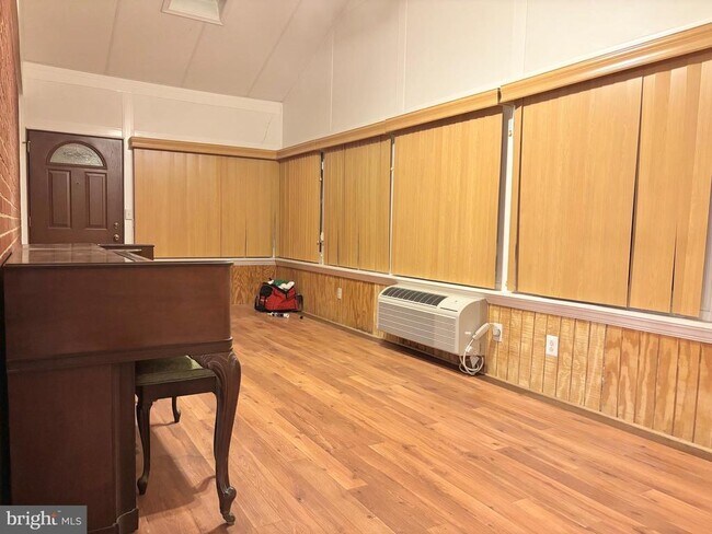 Building Photo - 2712 Finch St