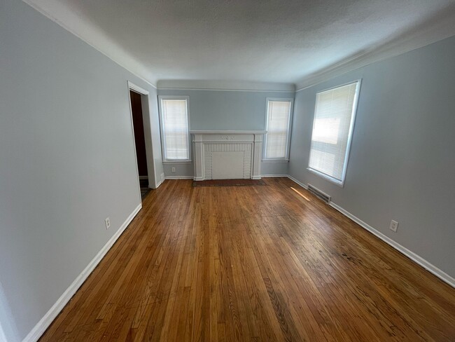 Building Photo - 15285 Hazelridge St