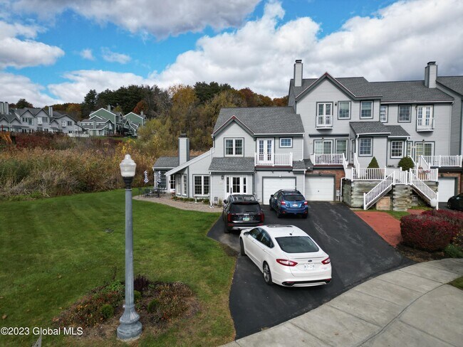 Building Photo - 156 Kaydeross Park Rd