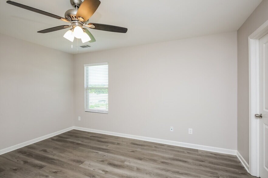 Building Photo - 643 Nonsuch Way