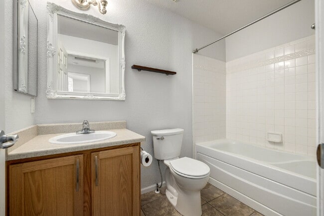 Building Photo - Lovely two bed two bath in Parker for rent