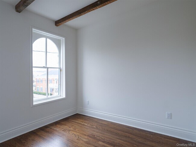 Building Photo - 702-704-704 Columbia St