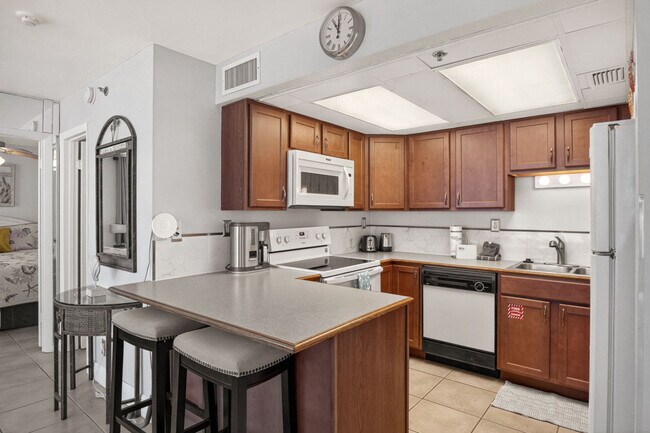 Building Photo - 9850 S Thomas Dr