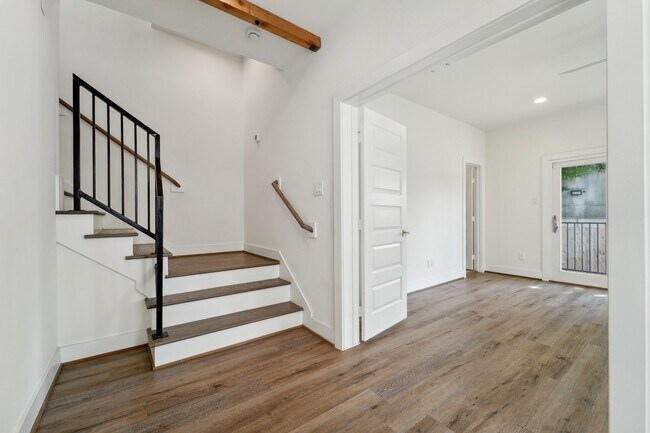 Building Photo - 2520 Ohsfeldt St