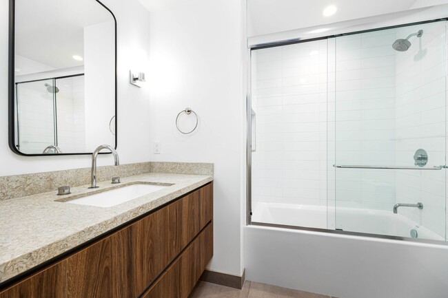 Building Photo - Gorgeous 2 bedroom 2 bath twin home just b...