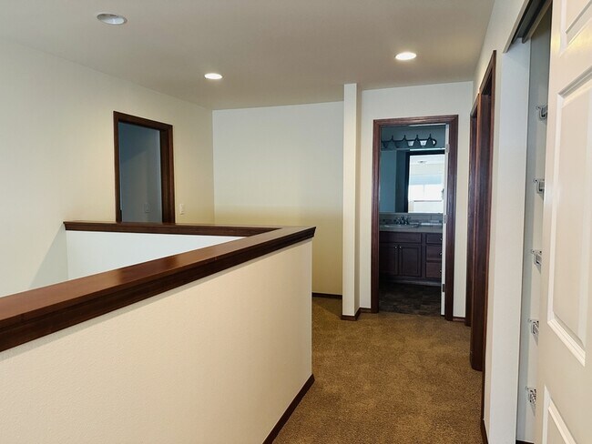 Building Photo - 7625 NE 201st Pl