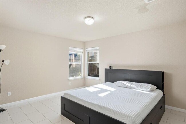 Building Photo - 532 Sweet Leaf Ln