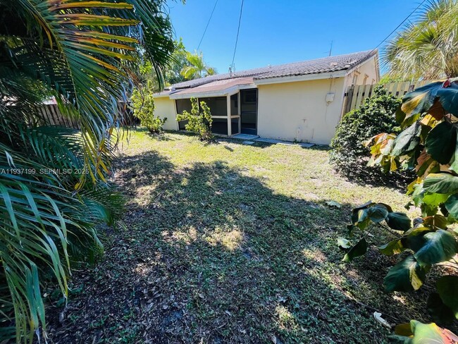 Building Photo - 5654 NE 5th Ave