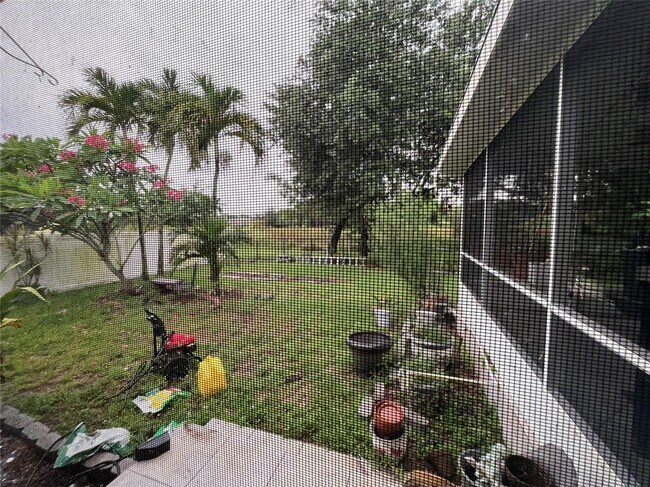 Building Photo - 7400 SW 37 Ct