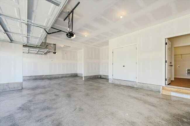 Building Photo - 105 Clearwater Dr