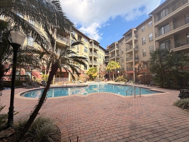 Building Photo - 911 N Orange Ave