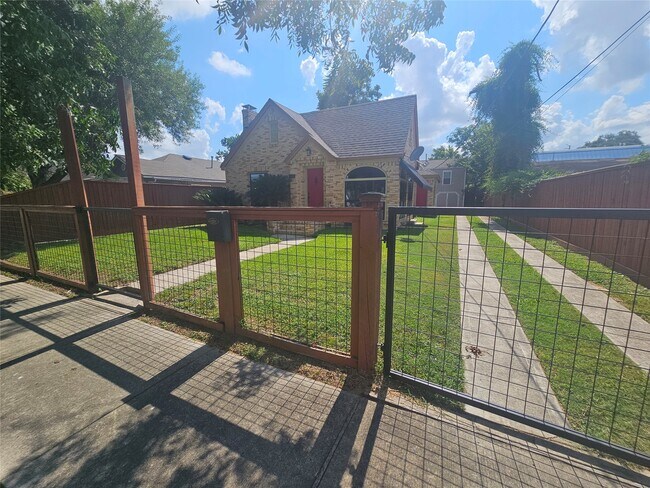 Building Photo - 15 Delmar St