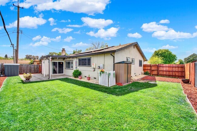 Building Photo - Charming Home In Fairfield - Available Now!