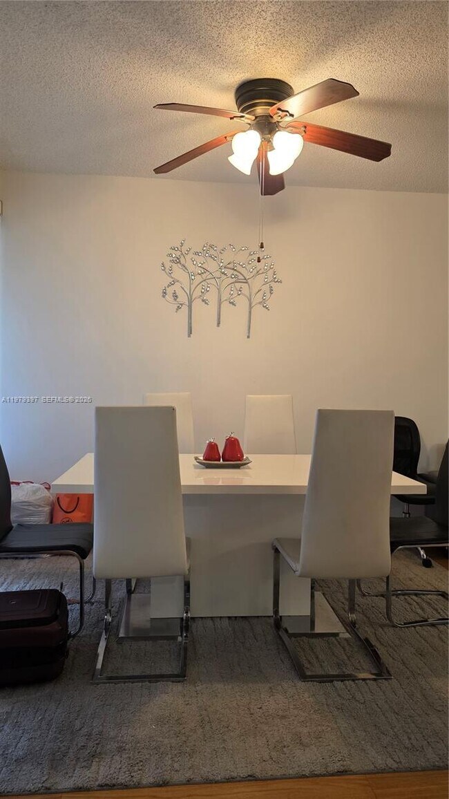 Building Photo - 750 NE 199th St