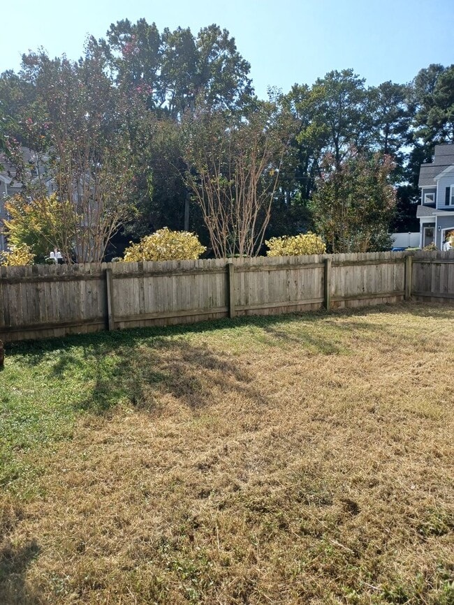 Building Photo - Spacious 4 Bedroom in Chics Beach
