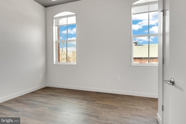 Building Photo - 525 N 41st St