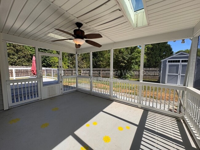 Building Photo - 206 Lindell Dr