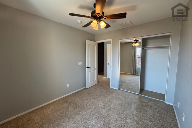 Building Photo - 3Bed/2.5Bath Three-Story Townhouse in Vistancia! Ready for Immediate Move-In! – 2 CAR GARAGE!