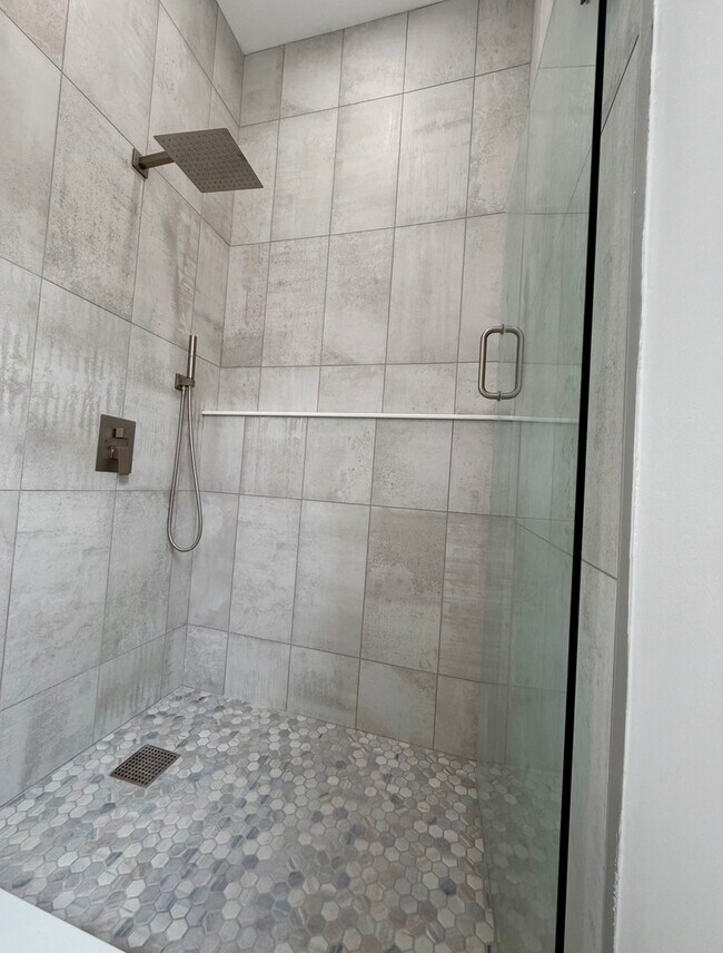 Building Photo - 2638 W Adams St