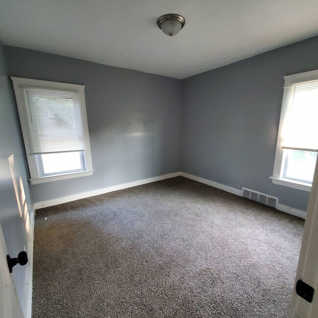Building Photo - 12098 Chesterfield Ave