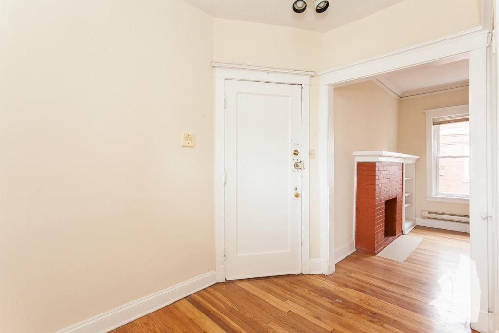 Building Photo - 4421 N Wolcott Ave