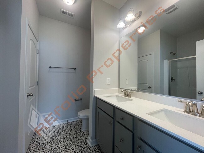Building Photo - Beautiful 4BD 2.5BA Home w/Primary Suite o...