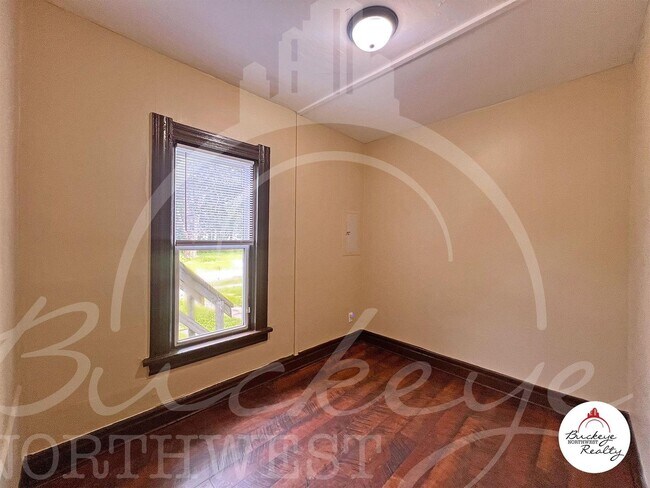 Building Photo - 601-603 Milton