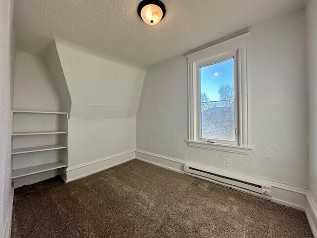 Building Photo - Gorgeous 5 bedroom home in Minneapolis!