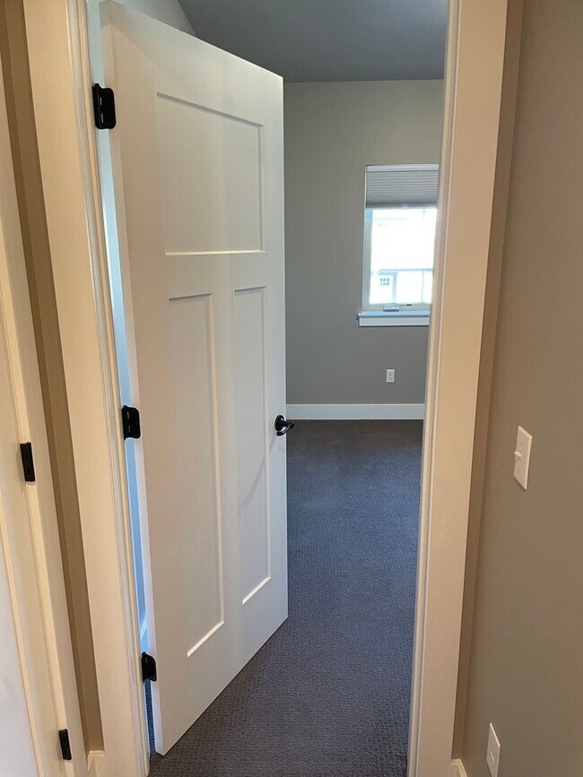 Building Photo - 2689 Blackbird Dr
