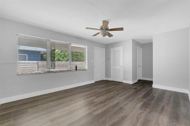Building Photo - 923 N 17th Ave