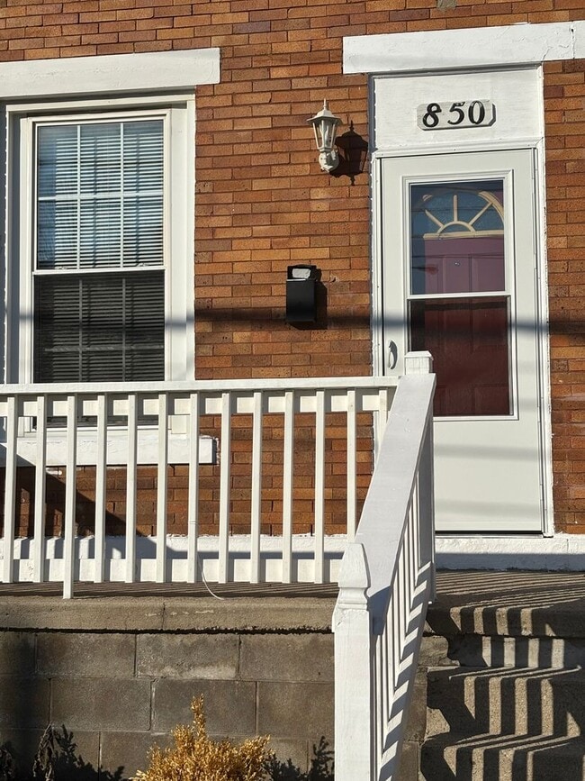 Building Photo - 850-852 E Livingston Ave.