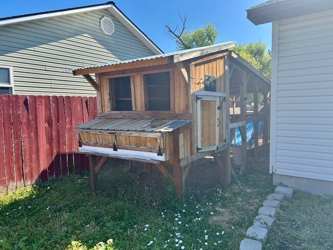 Building Photo - Spacious 4-Bedroom Home with RV Parking & No Backyard Neighbors