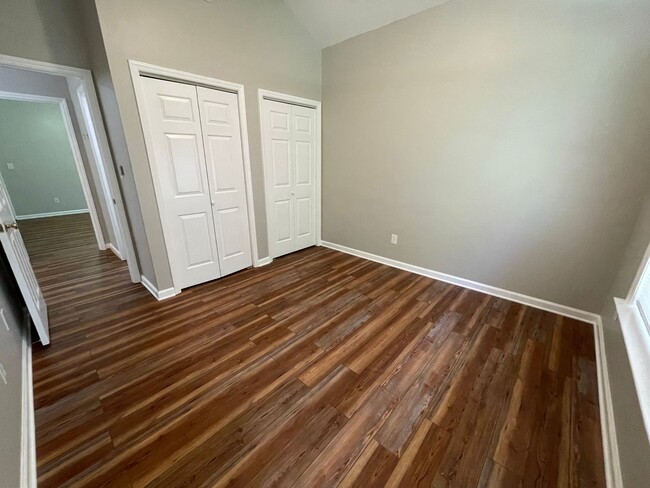 Building Photo - Charming, updated 3br house w/ separate ga...