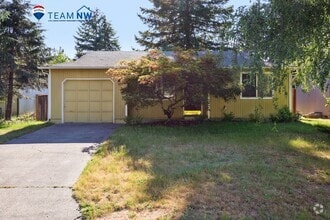 Building Photo - Move in ready now! West side cutie! 2 bed,...