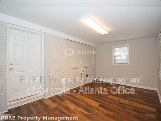 Building Photo - 439 Chester St SE