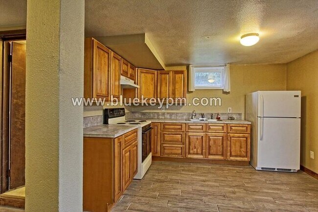 Building Photo - 9125 NE St Johns Rd