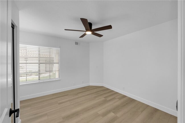 Building Photo - 1225 E Palm Dr